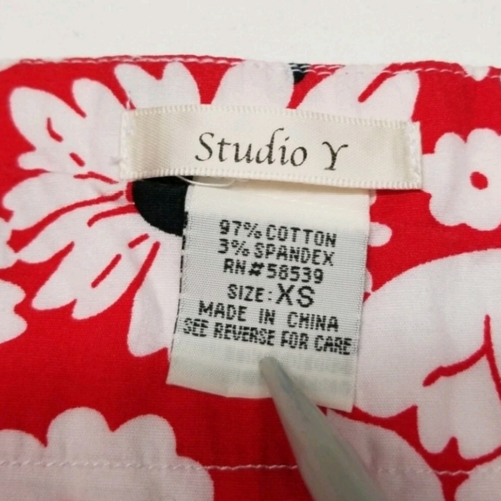Studio Y Womens Red and White Floral Skirt Waist 27" Length 22.5" 2 Pockets  XS - Picture 2 of 11